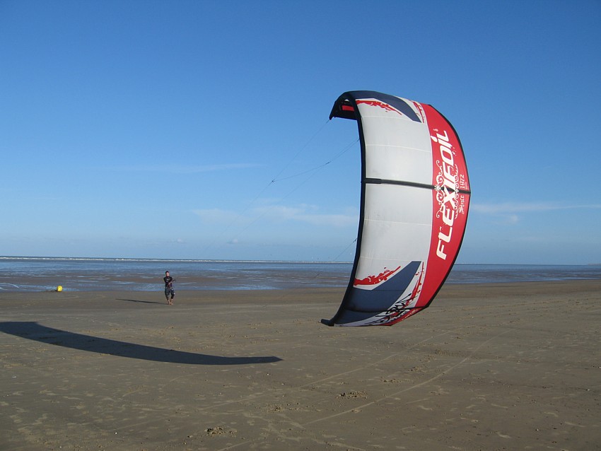 Kitesurfing